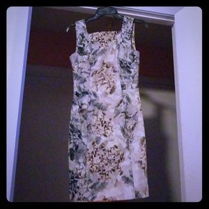 Sleeveless mini fitted dress